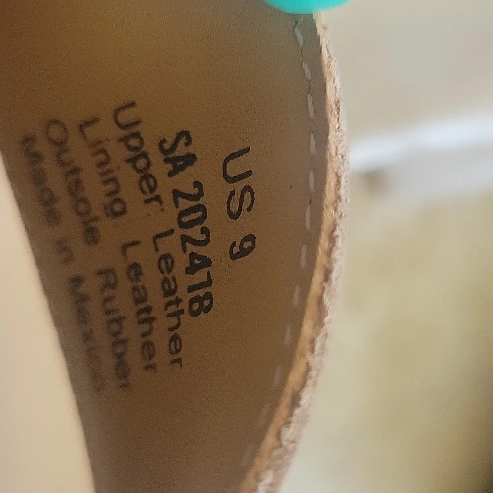 New in box Nisolo go-to platform sandal Almond size 9 - Picture 3 of 3